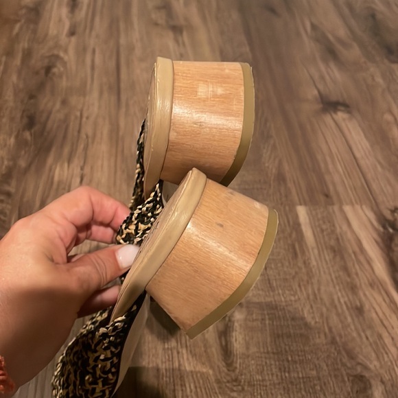 Uterque Shoes - Picture 2 of 3